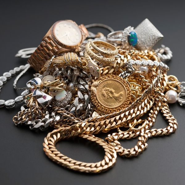 東大阪で金やプラチナなどの貴金属を高値で買取します